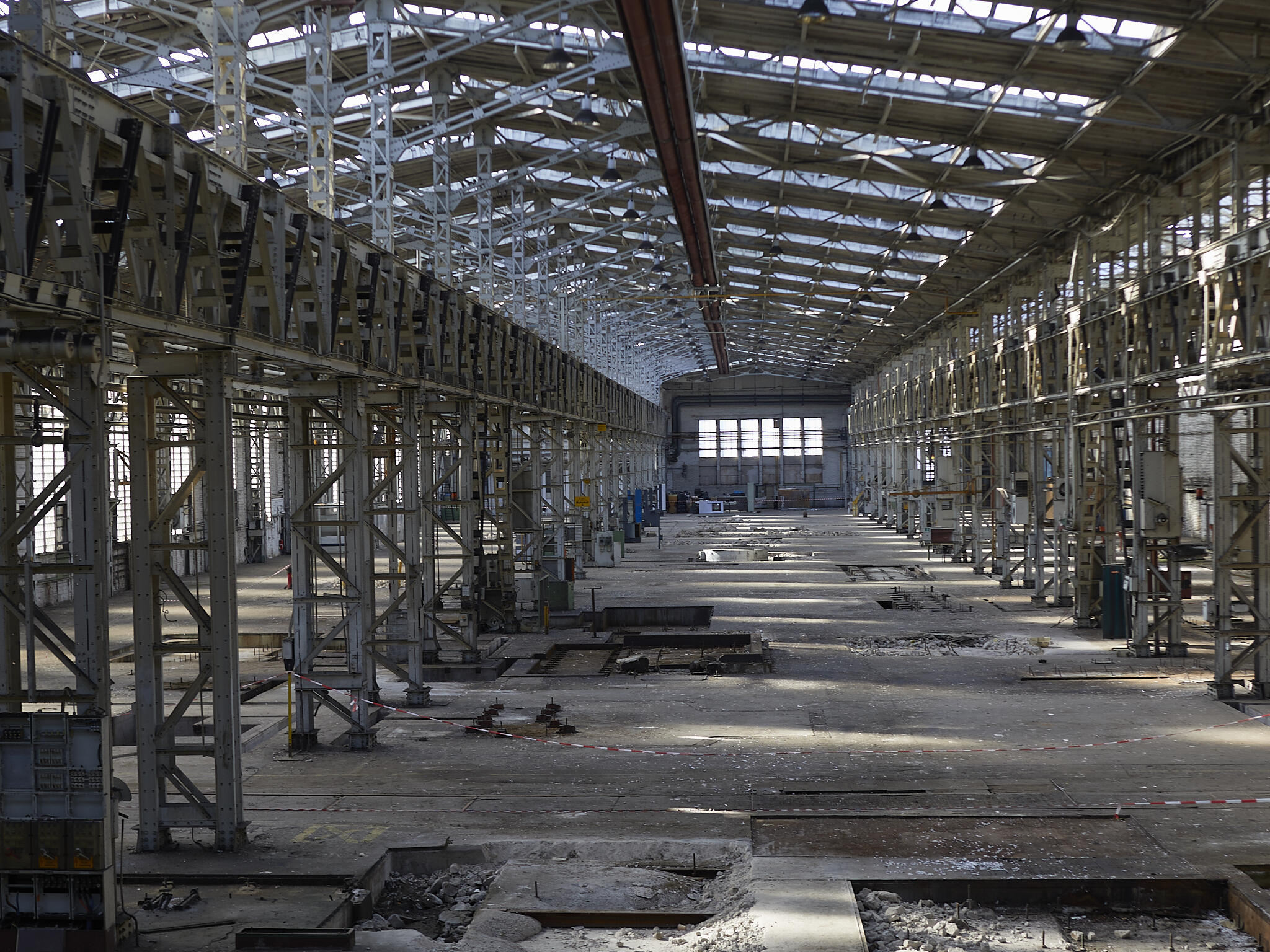 Quadratisches Foto des Hauptschiffs der Halle 70 für das Museum Selma, Blick von Norden nach Süden